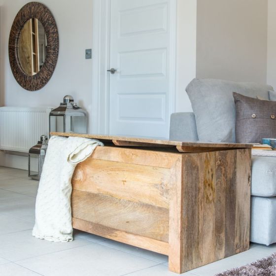 Light Dakota Blanket Box